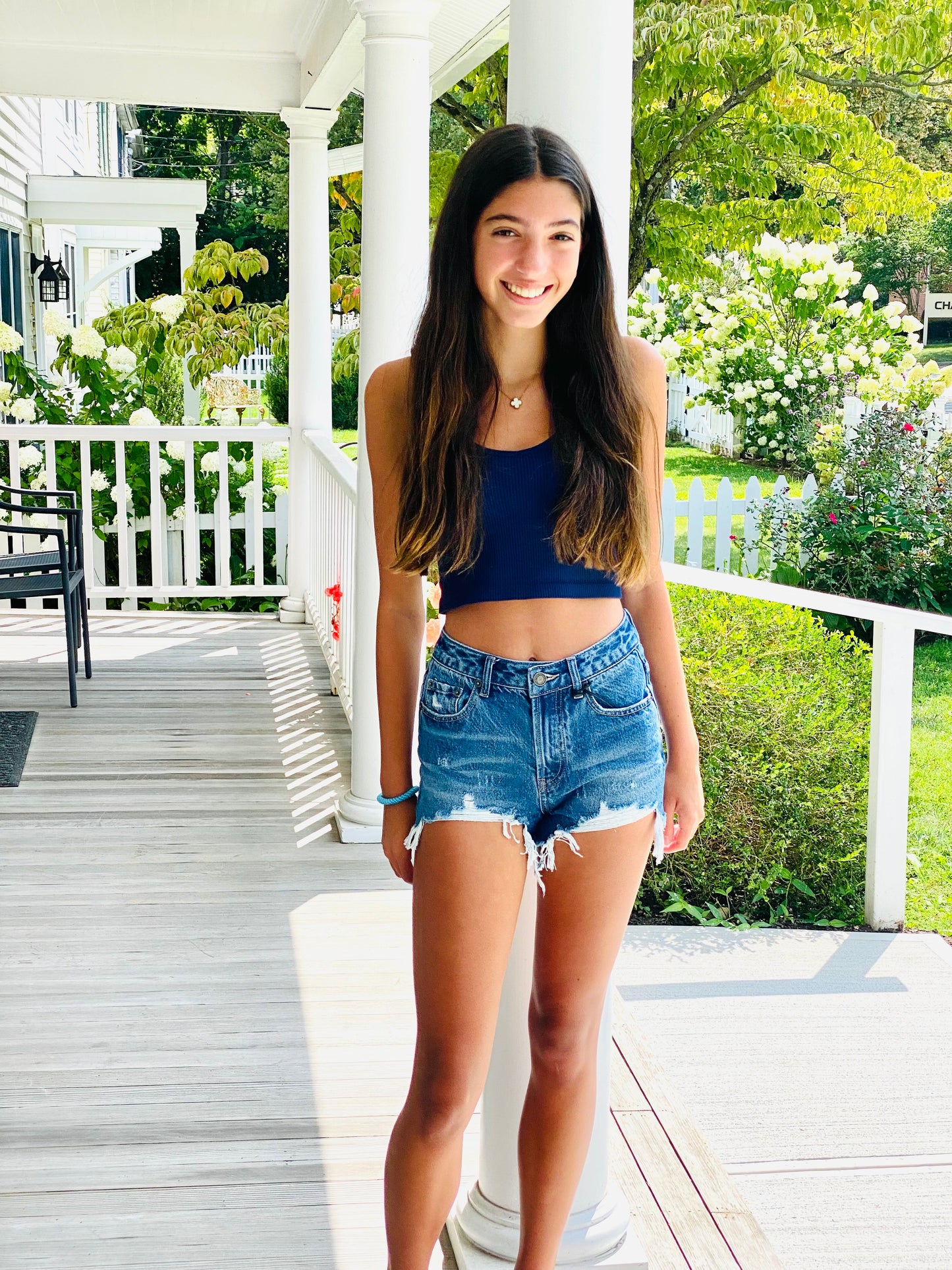 Crop Top Girl In Short Denim Shorts Medium-waist Denim Shorts
