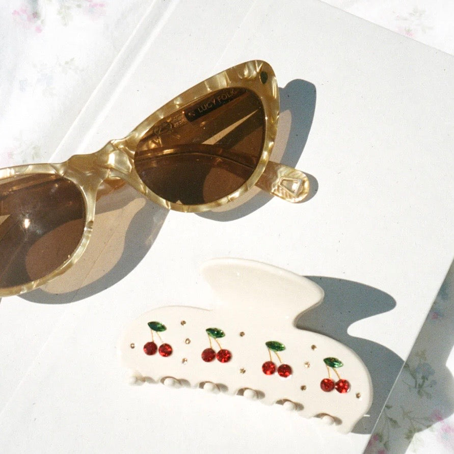 Emi Jay Sweetheart Clip in White Cherry Pie