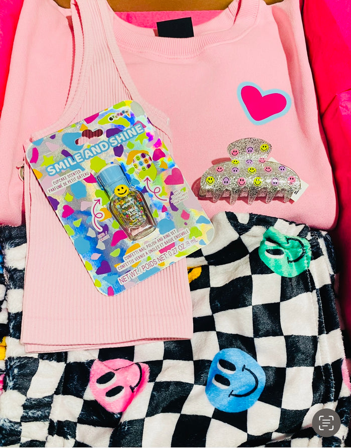 XOXO Magpies Bubblegum Heart Eyes Smiley Sweatshirt